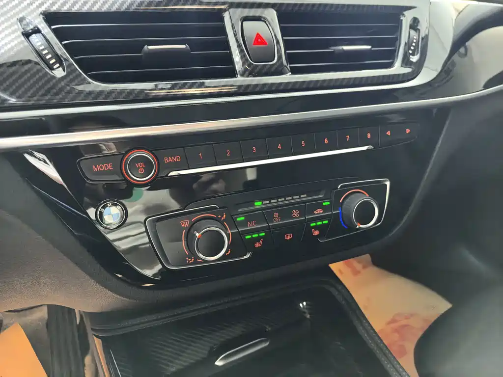 BMW 1 Series 2018 — фото 9