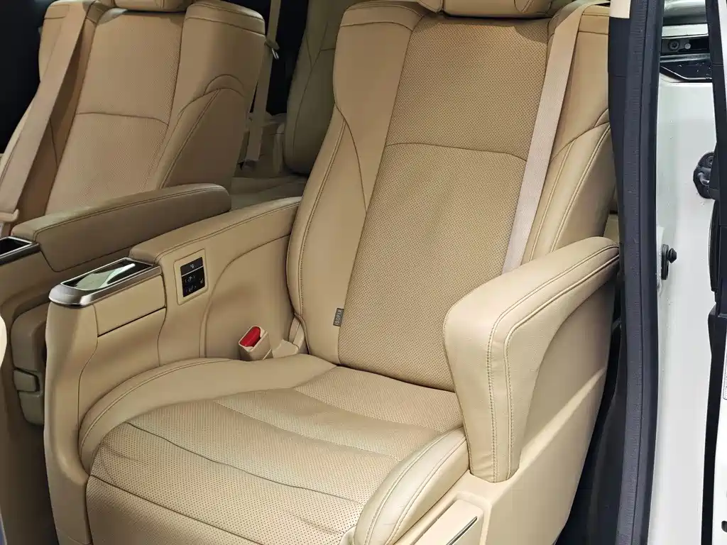 Toyota Alphard 2020 — фото 17