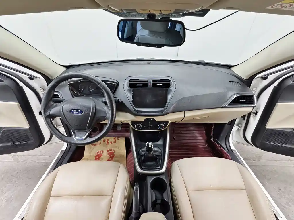 Ford Escort 2015 — фото 9