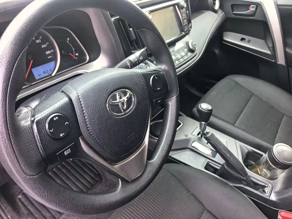 Toyota RAV4 2017 — фото 19