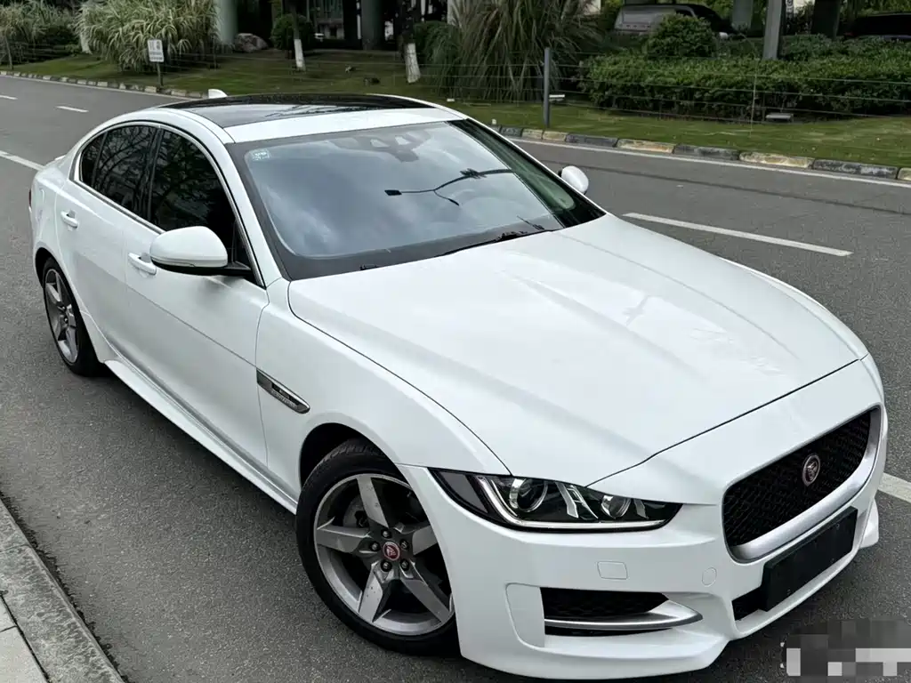 Jaguar XE 2016 — фото 3