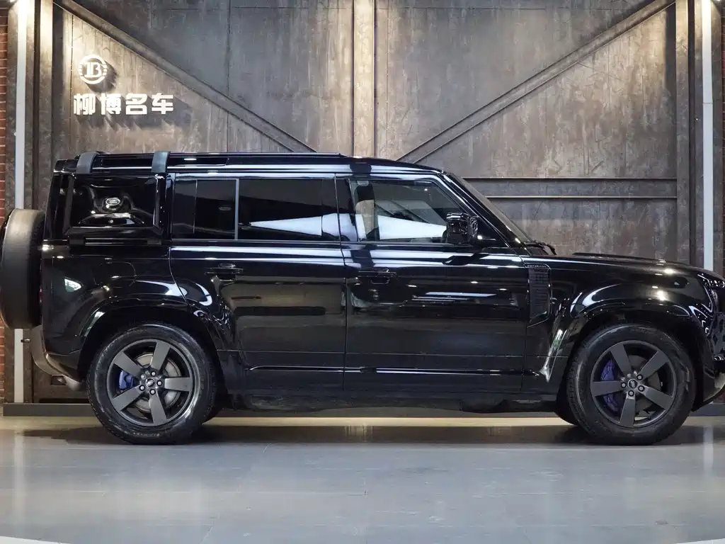 Land Rover Defender 2024 — фото 20