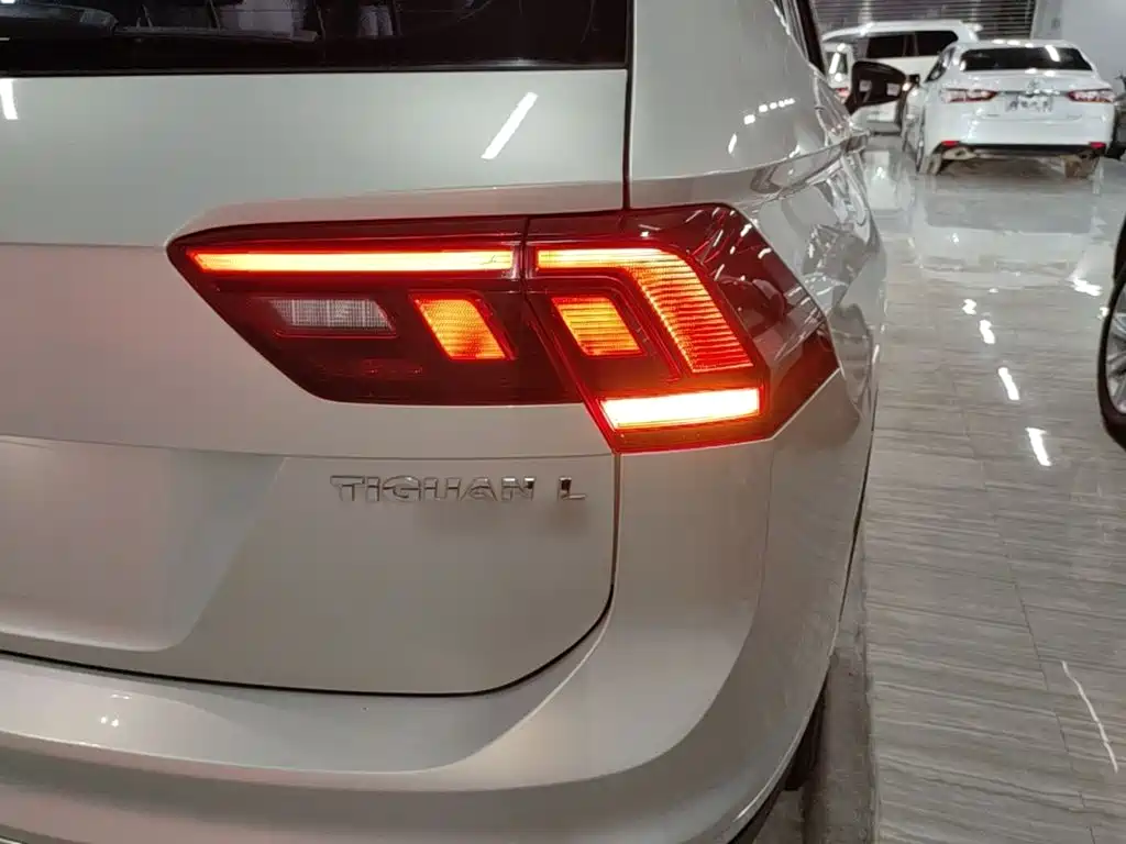 Volkswagen Tiguan L 2018 — фото 8