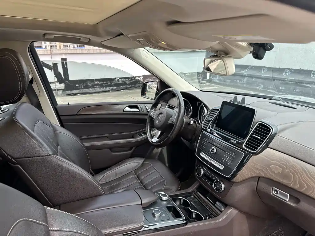 Mercedes-Benz GLE 2017 — фото 15