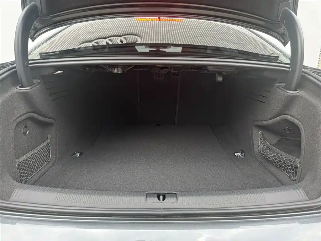 Audi A4L 2023 — фото 14