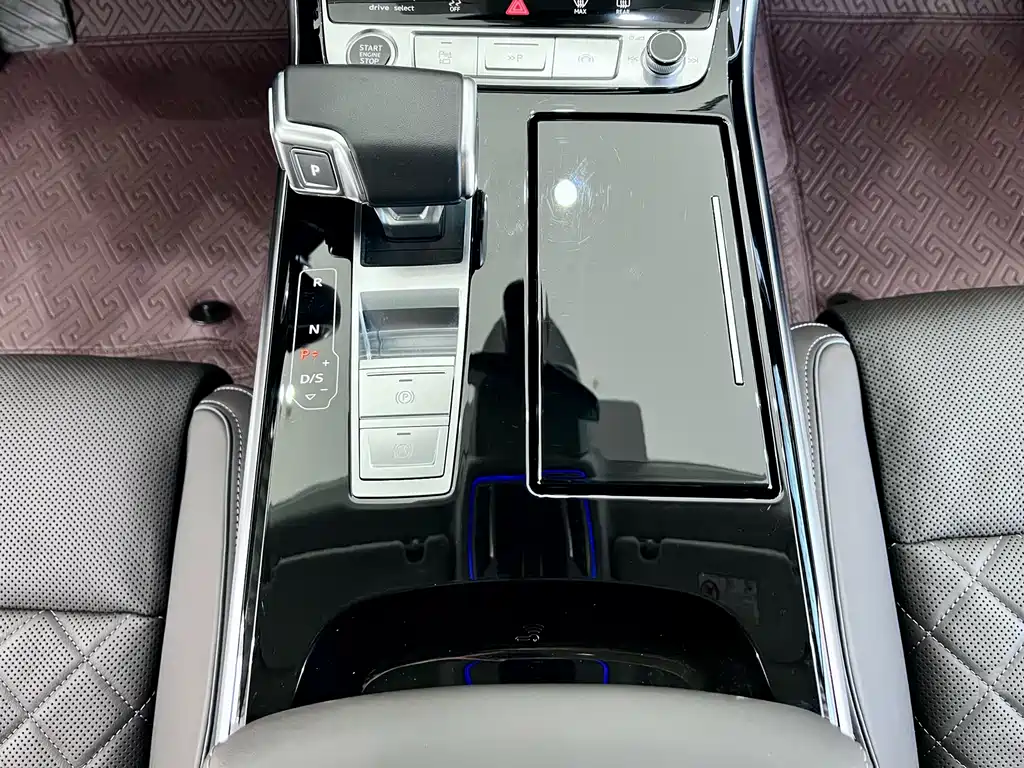 Audi A8 2024 — фото 18