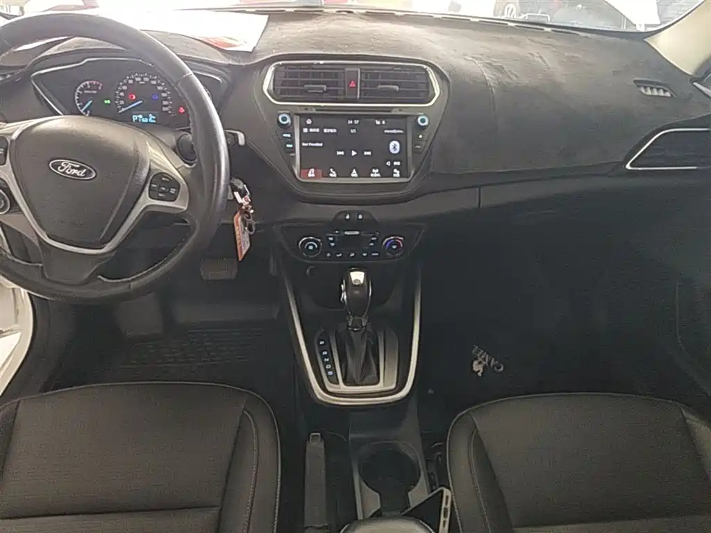 Ford Escort 2018 — фото 13