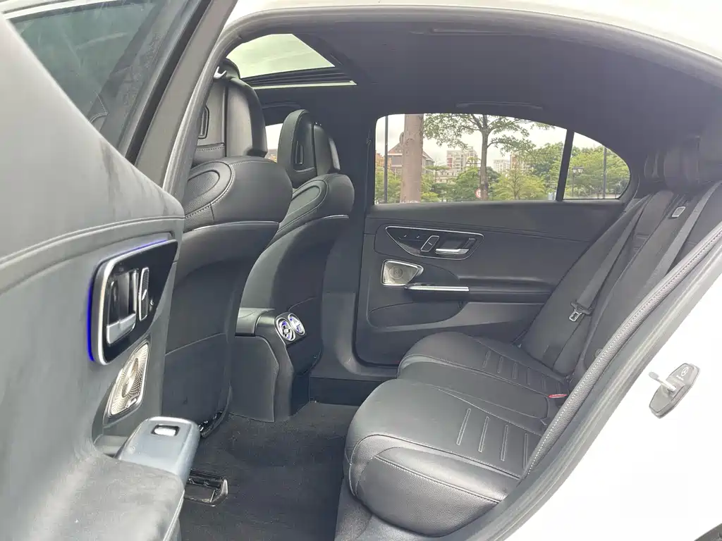 Mercedes-Benz C-Class 2023 — фото 15