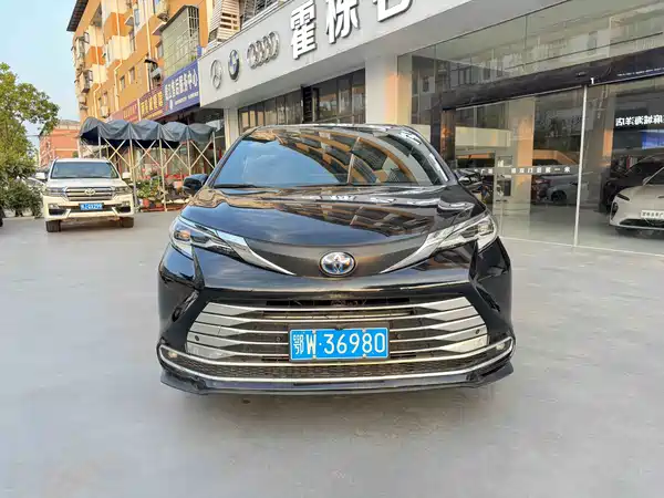 Toyota Sienna 2023