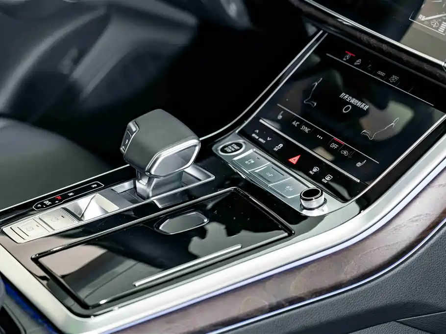 Audi Q8 2021 — фото 19