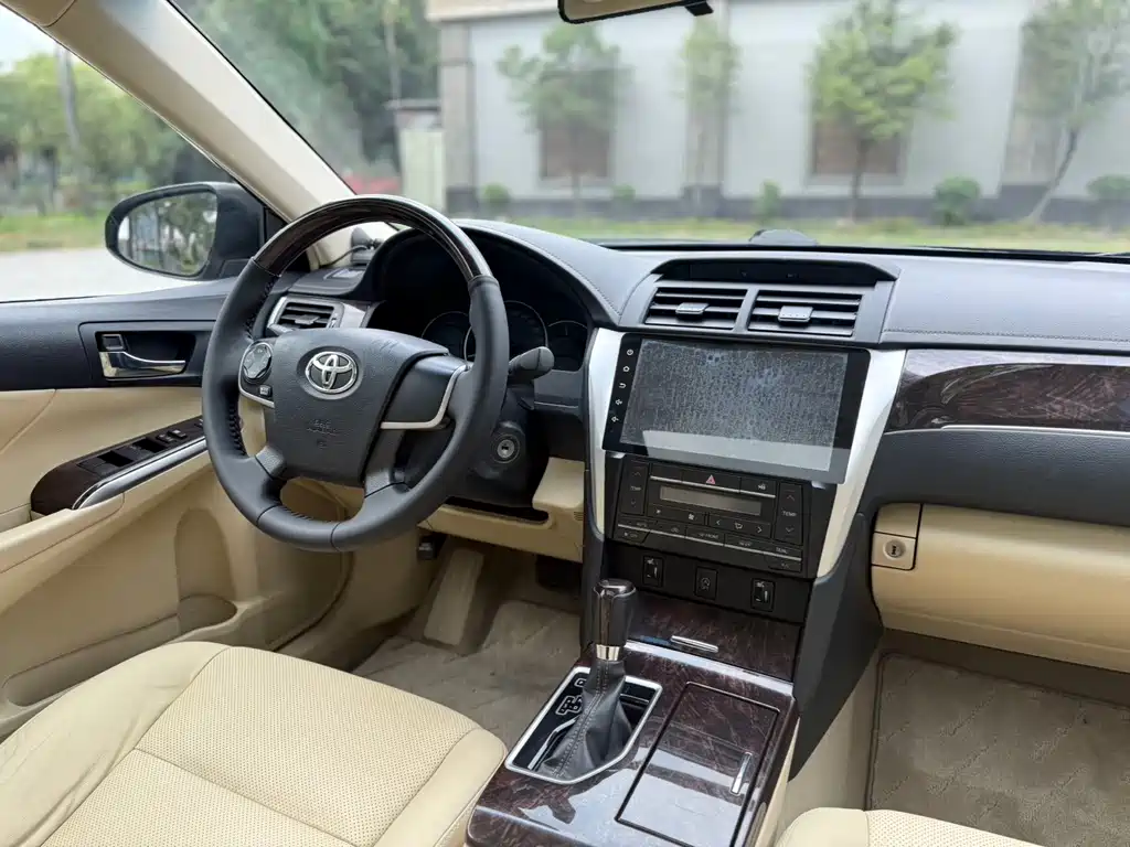 Toyota Camry 2016 — фото 12