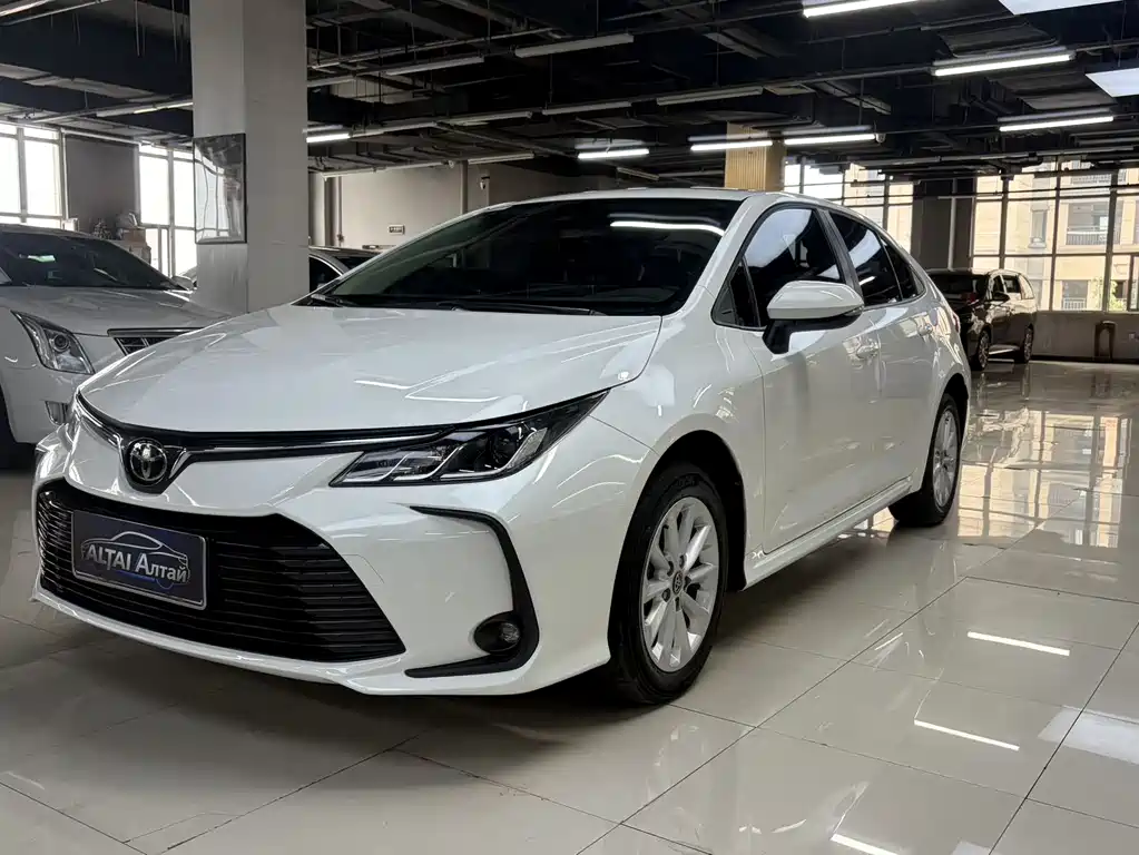 Toyota Corolla 2022 — фото 1