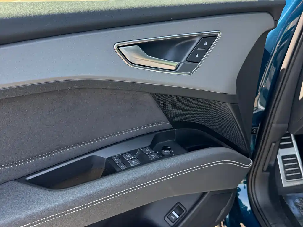 Audi Q5 e-tron 2023 — фото 16