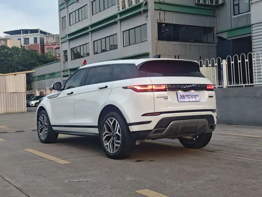 Land Rover Evoque 2023 — фото 3