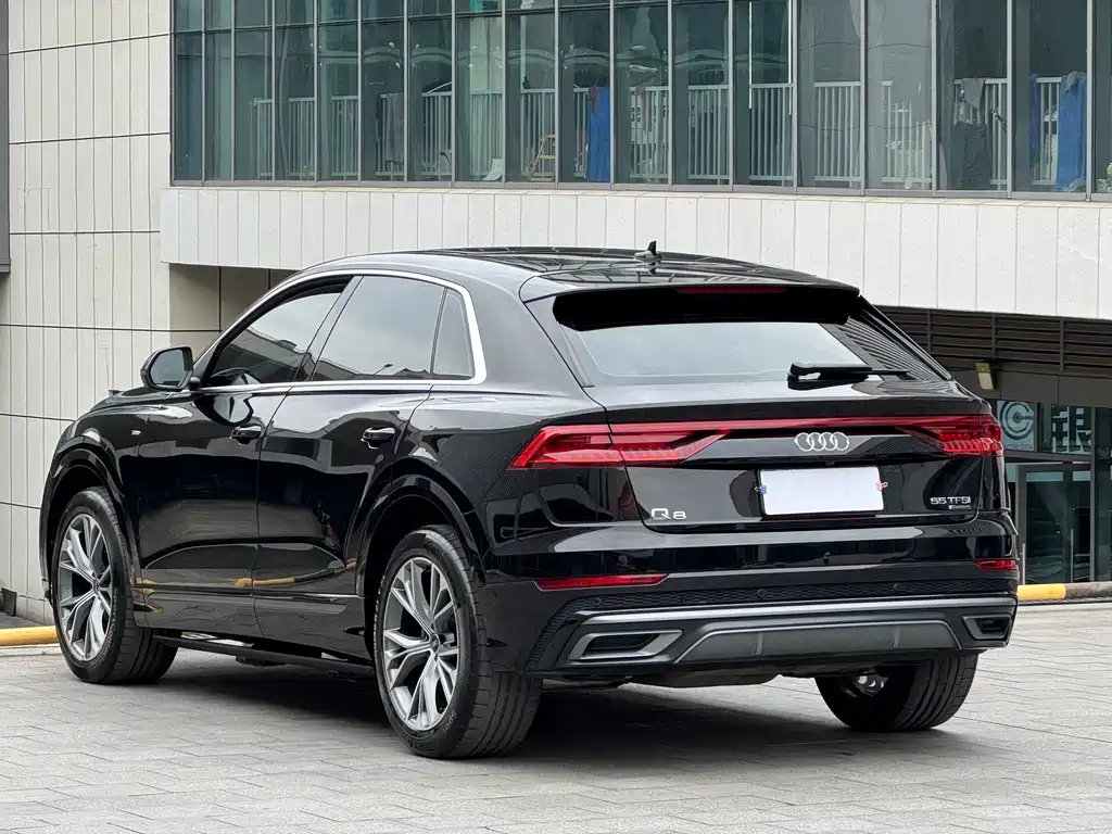 Audi Q8 2022 — фото 12