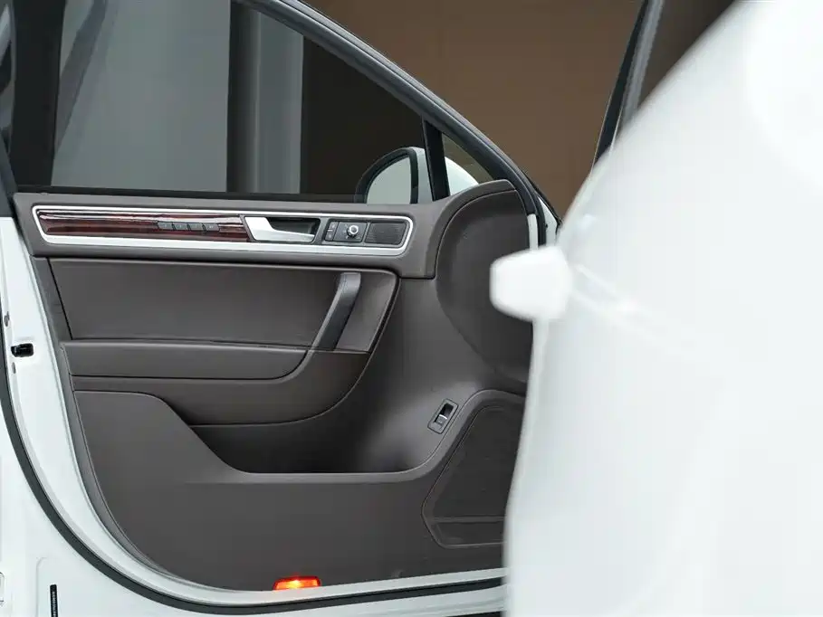 Volkswagen Touareg 2015 — фото 15