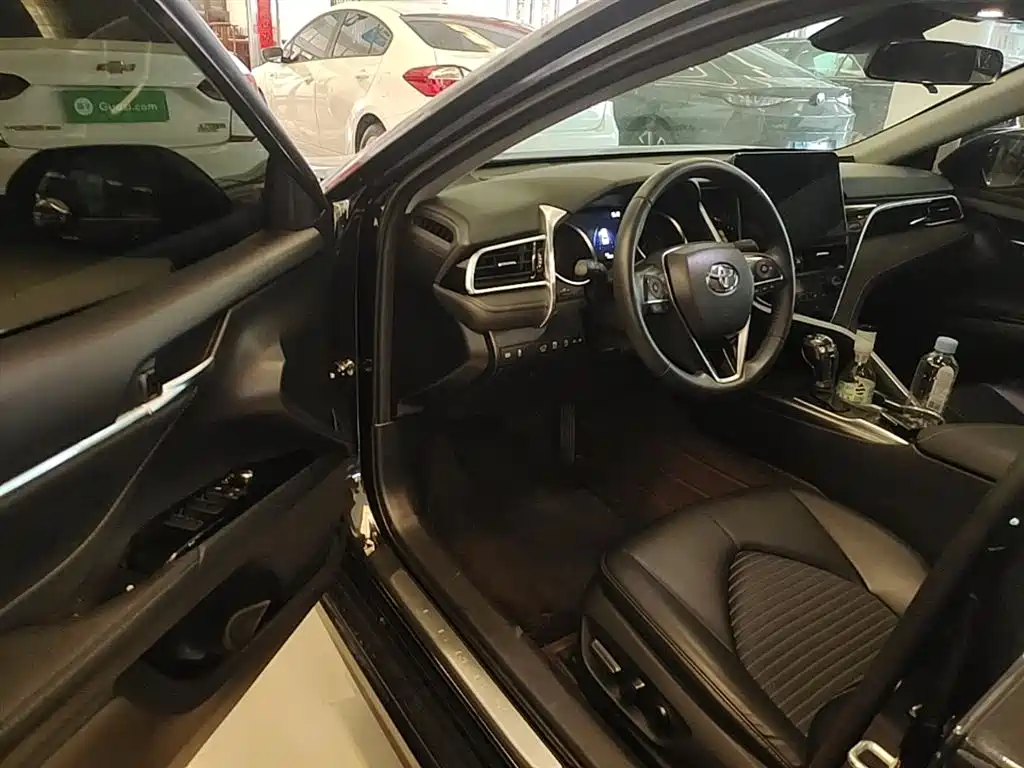 Toyota Camry 2023 — фото 16
