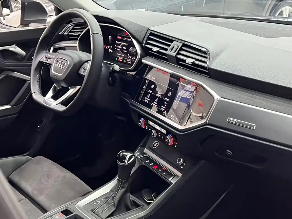 Audi Q3 2023 — фото 21