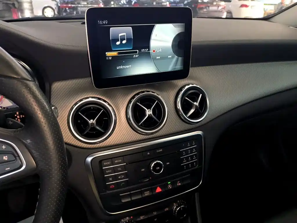Mercedes-Benz GLA 2017 — фото 13