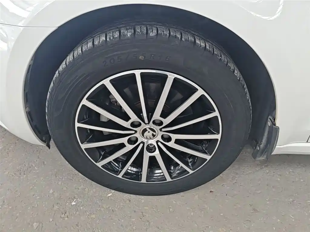 Skoda Octavia 2021 — фото 23