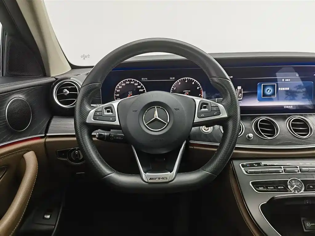 Mercedes-Benz E-Class 2018 — фото 11