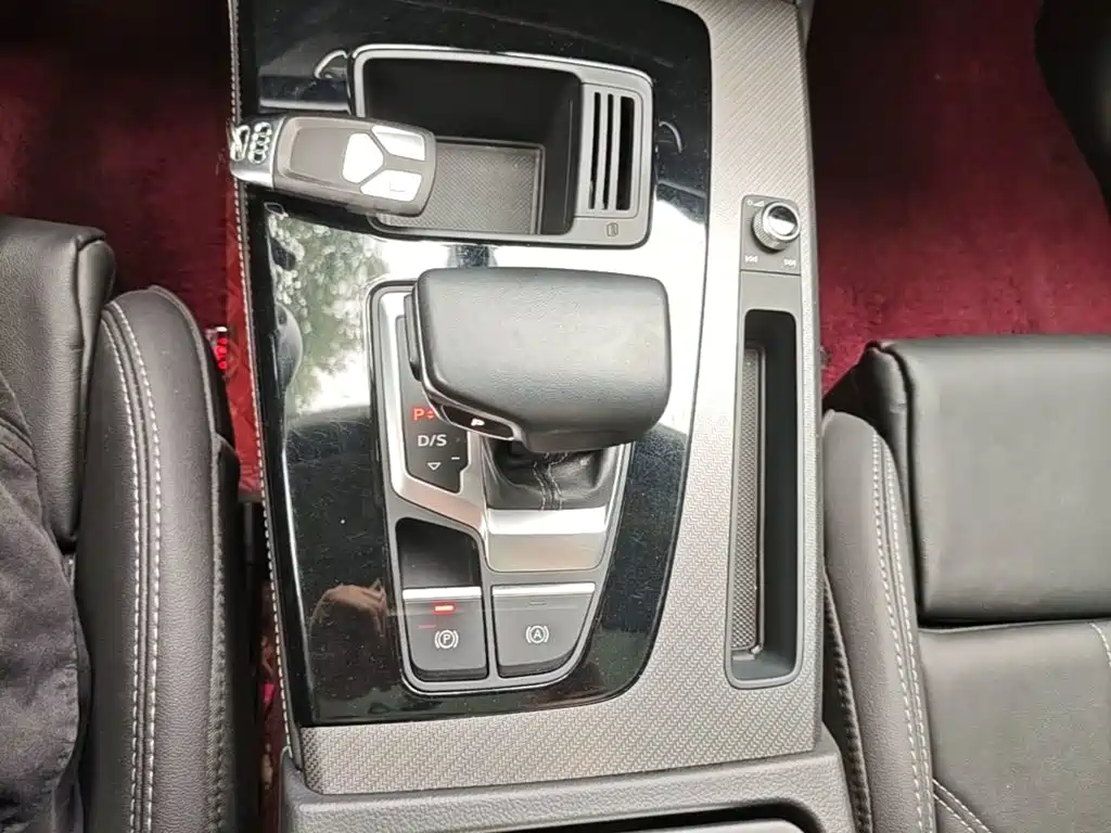 Audi Q5L 2023 — фото 14