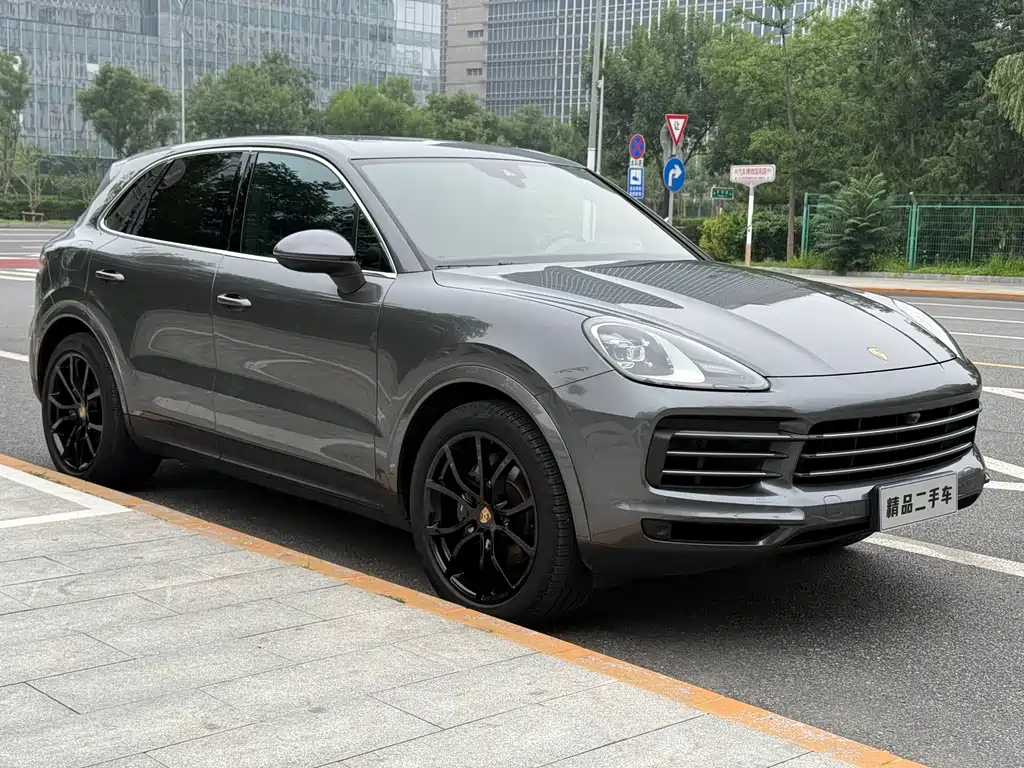 Porsche Cayenne 2020 — фото 28