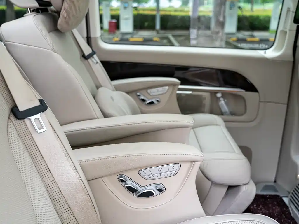 Mercedes-Benz V-Class 2018 — фото 12