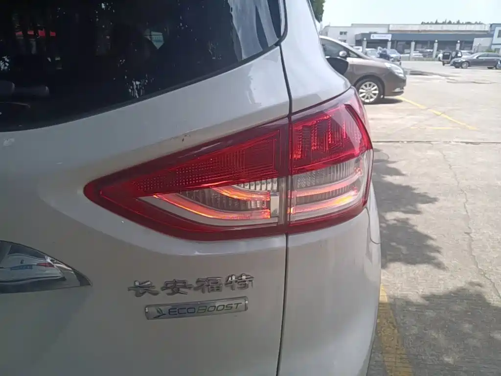 Ford Kuga 2015 — фото 8