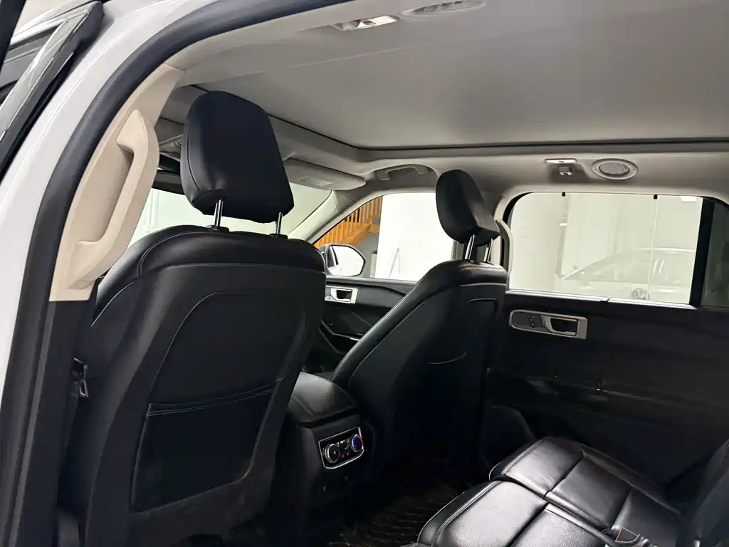 Ford Explorer 2021 — фото 14