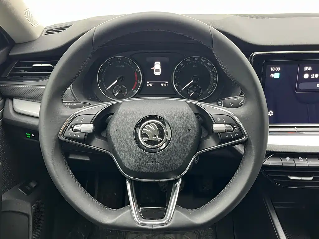 Skoda Octavia 2024 — фото 11