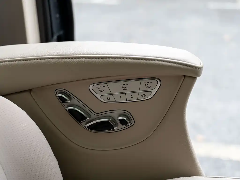 Mercedes-Benz V-Class 2018 — фото 11