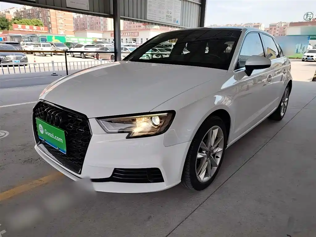 Audi A3 2018 — фото 1