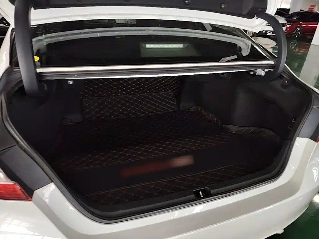 Toyota Camry 2021 — фото 19