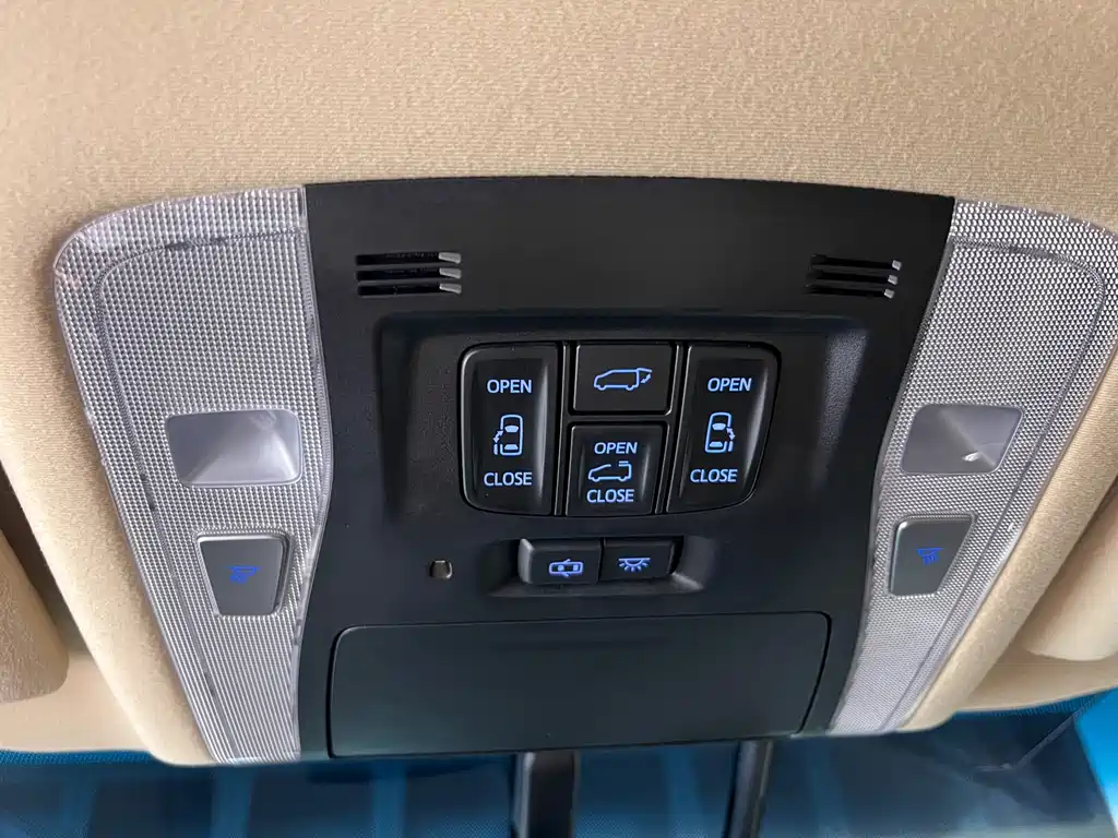 Toyota Alphard 2018 — фото 27
