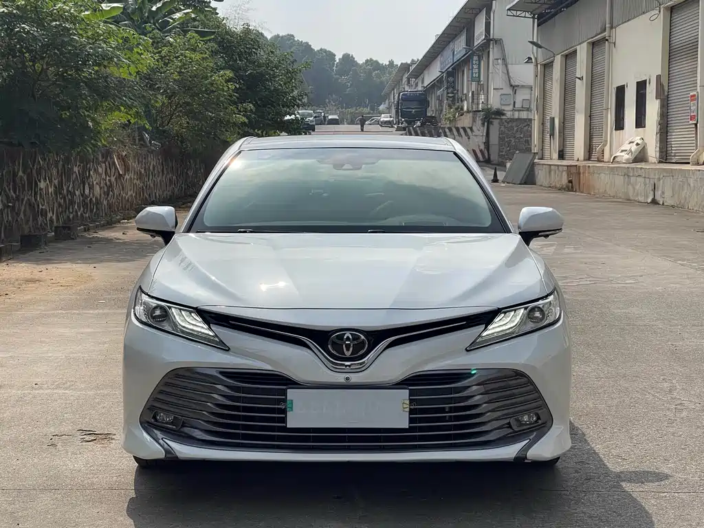 Toyota Camry 2019 — фото 2