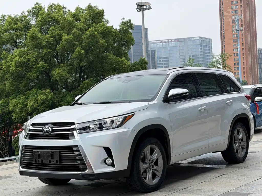 Toyota Highlander 2020 — фото 1