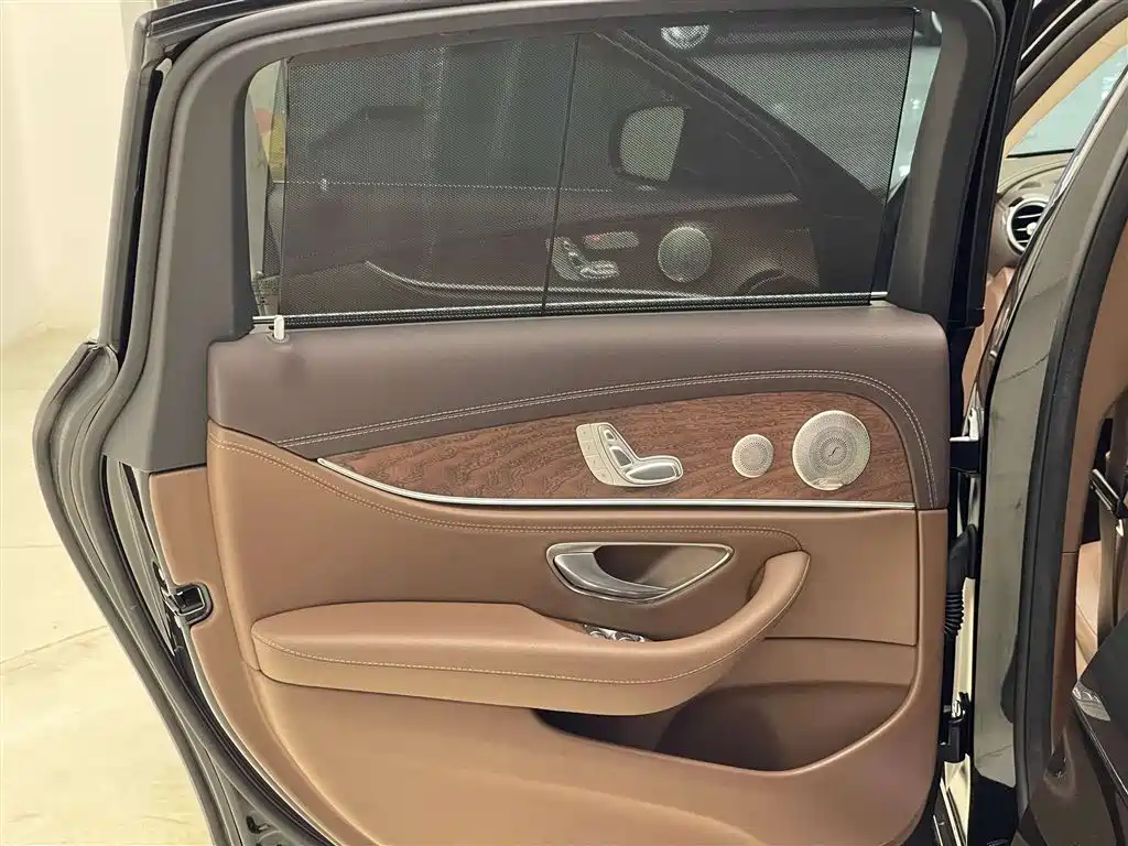 Mercedes-Benz E-Class 2022 — фото 15