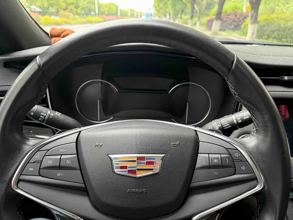 Cadillac XT5 2021 — фото 12