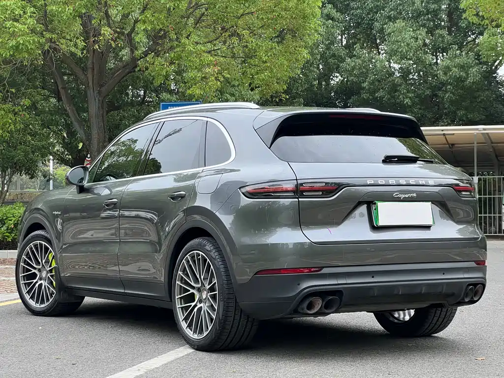 Porsche Cayenne Hybrid 2021 — фото 6