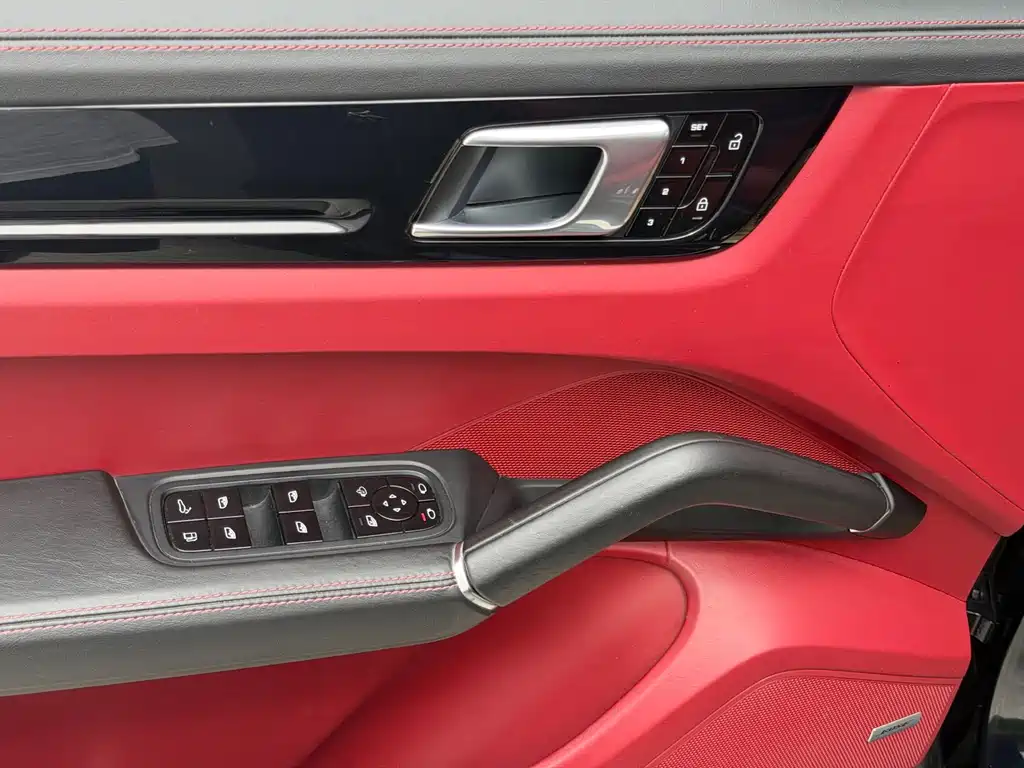 Porsche Cayenne Hybrid 2021 — фото 10