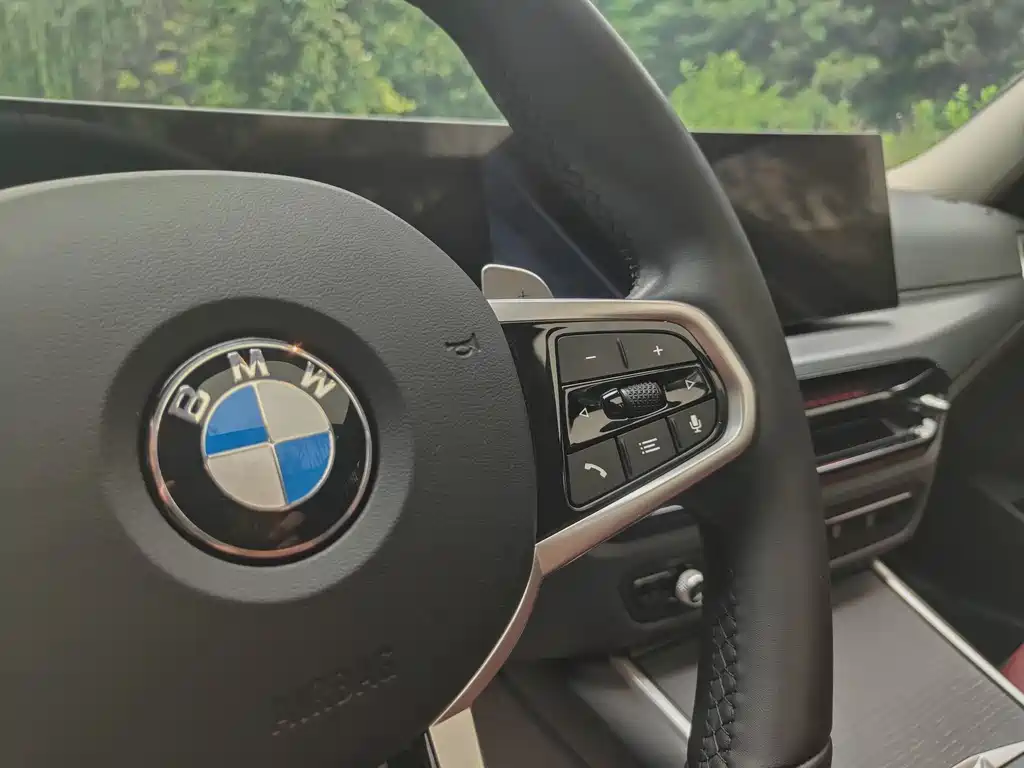BMW 3 Series 2025 — фото 14