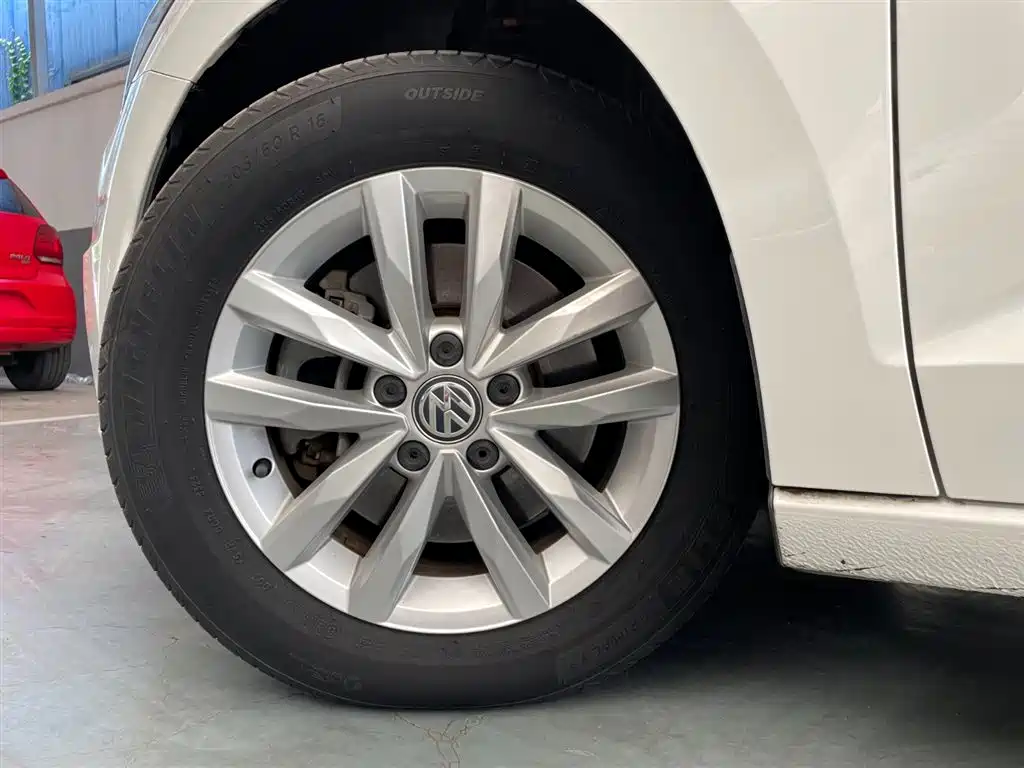 Volkswagen Touran 2019 — фото 21