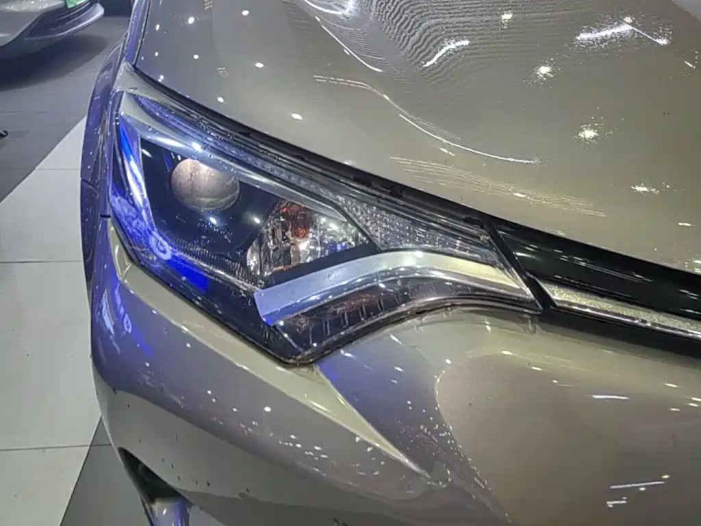 Toyota RAV4 2019 — фото 13