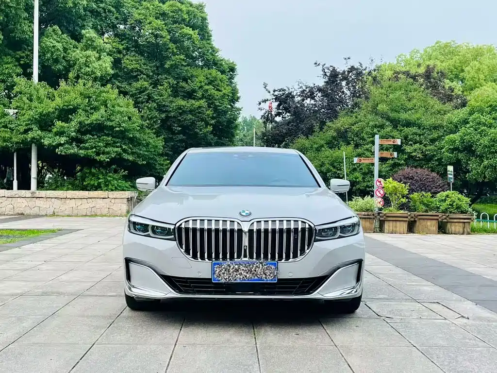 BMW 7 Series 2015 — фото 2