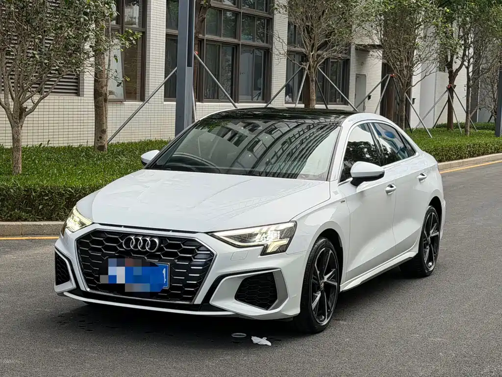 Audi A3 2022 — фото 1