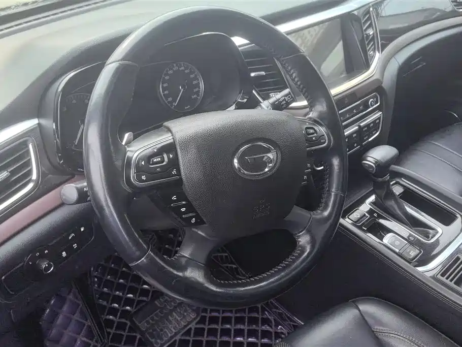 GAC Motor Trumpchi GS8 2017 — фото 15