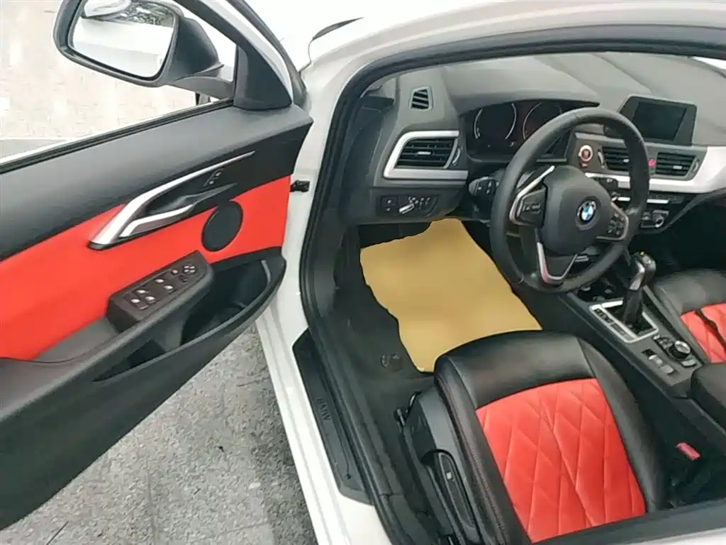 BMW 1 Series 2018 — фото 16