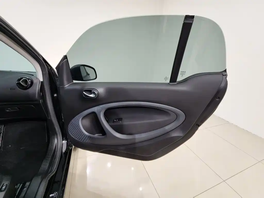 smart Fortwo 2018 — фото 15