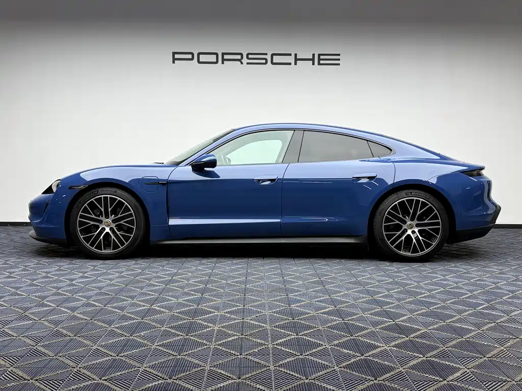 Porsche Taycan 2023 — фото 15